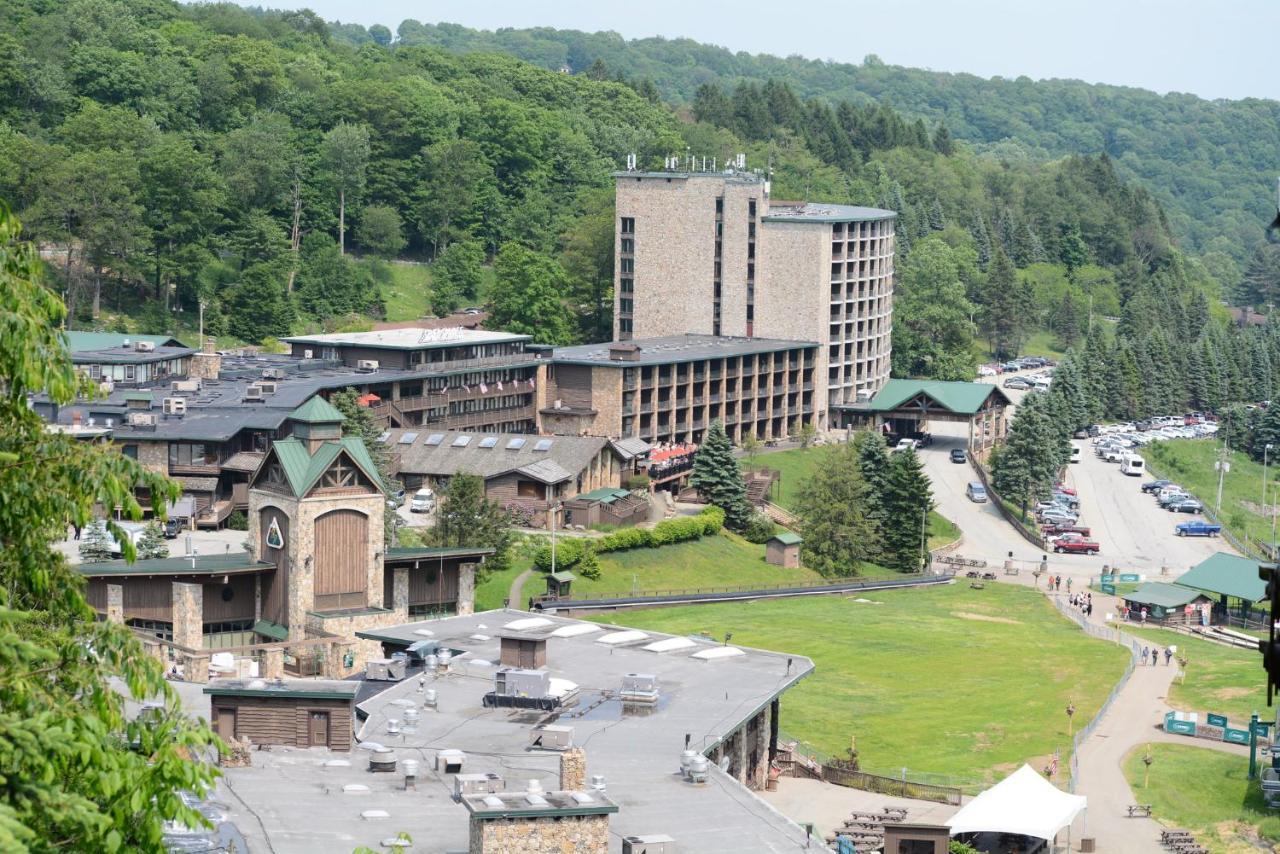 Slopeside Hotel By Seven Springs Resort Champion Bagian luar foto