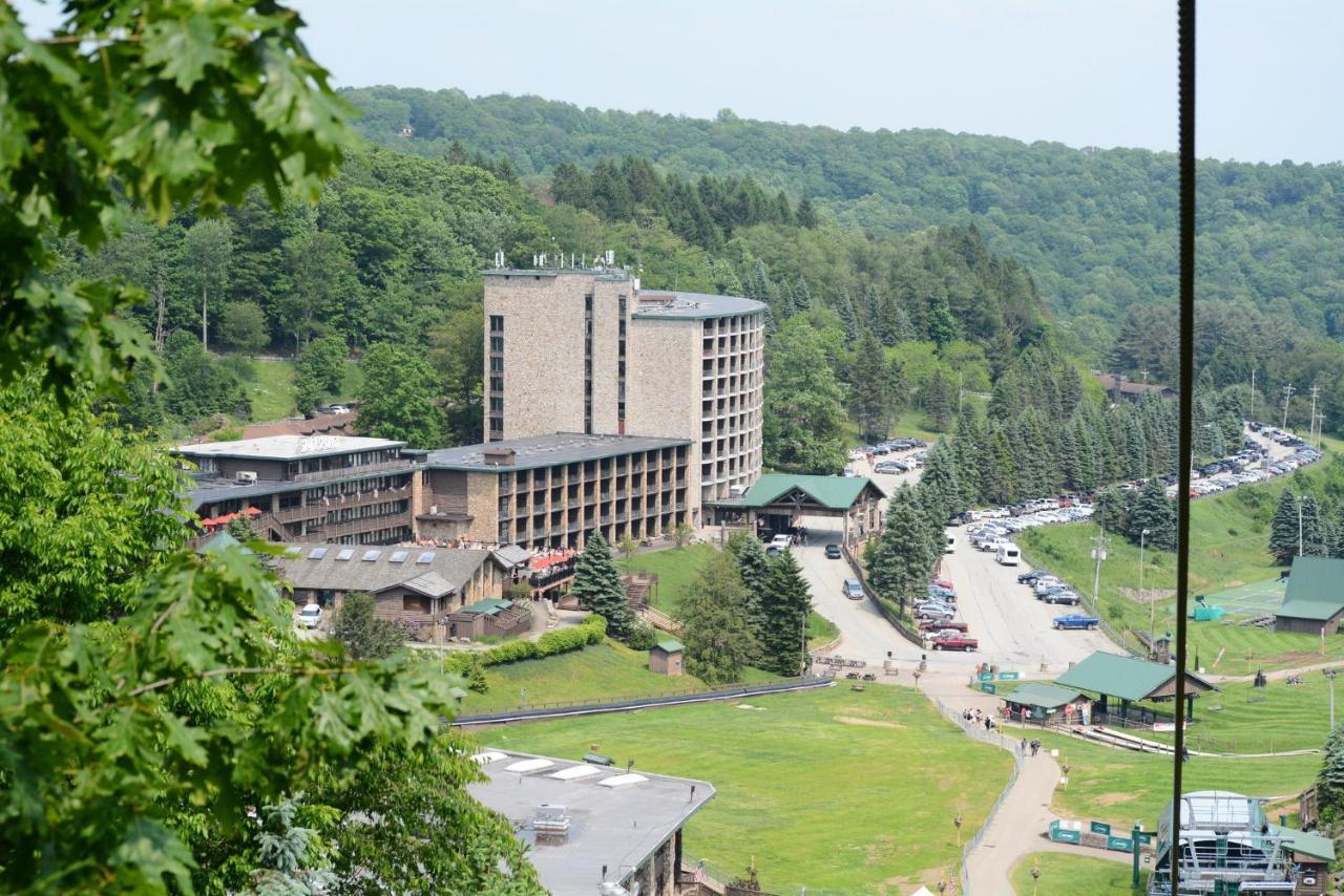 Slopeside Hotel By Seven Springs Resort Champion Bagian luar foto
